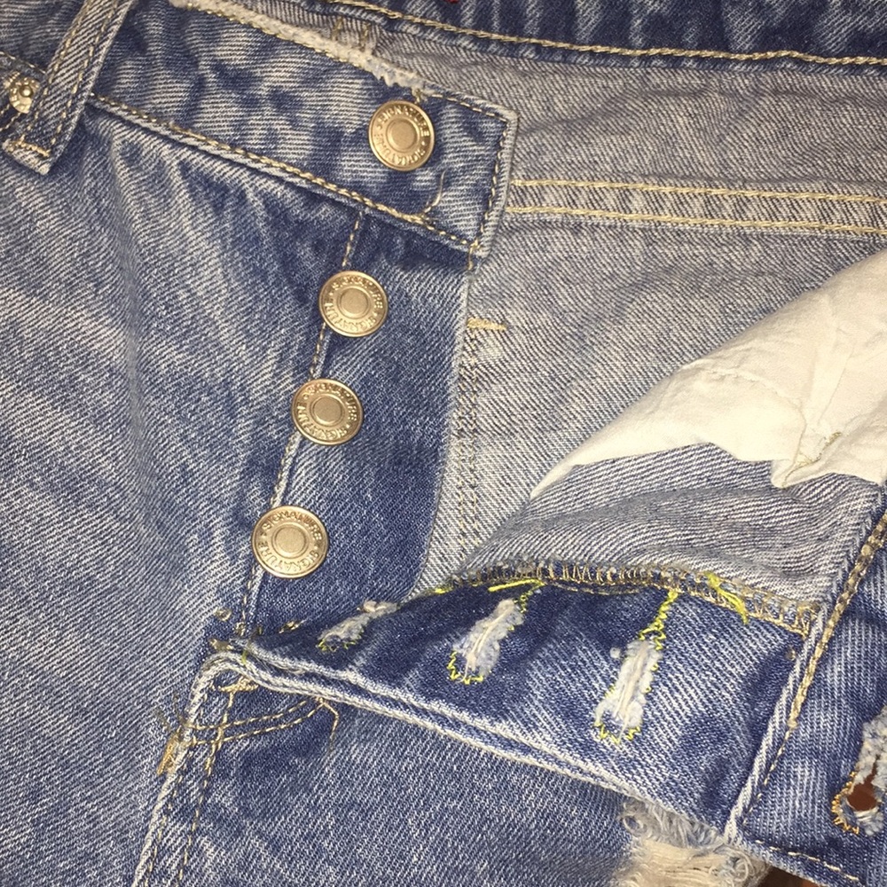 Distressed Jeans! 👖 - Picture 4 of 4